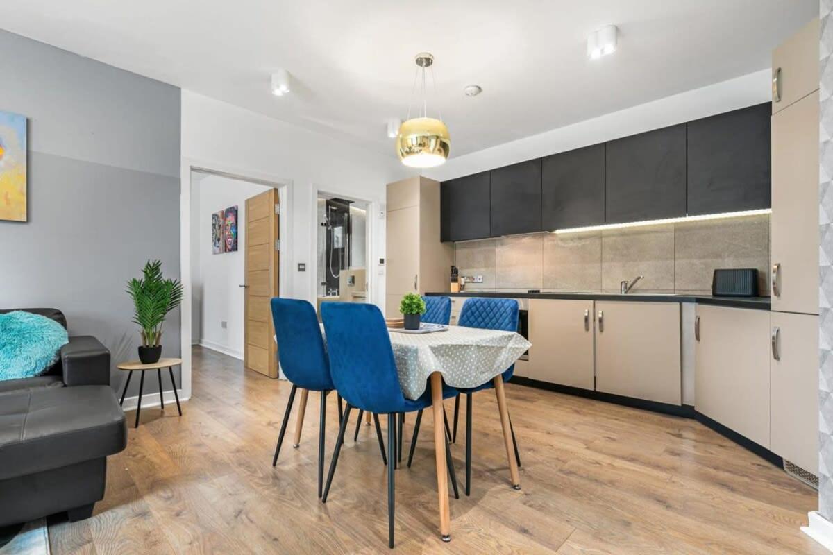 Spacious 1 Bedroom Apartment In Central 워킹 외부 사진